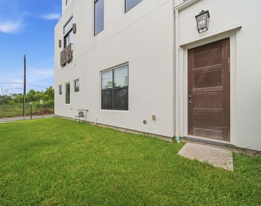 327 E 2nd Street - Photo Thumbnail 8