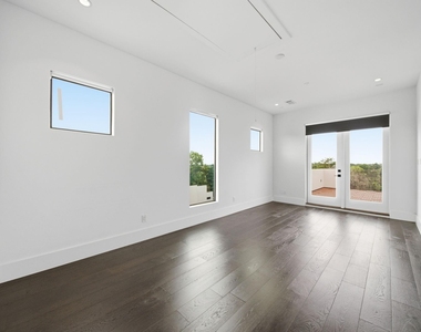 327 E 2nd Street - Photo Thumbnail 36