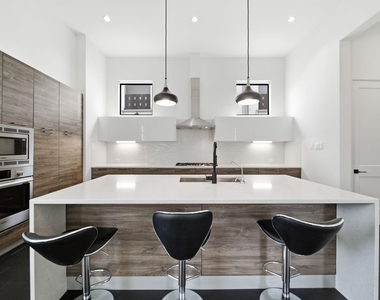 327 E 2nd Street - Photo Thumbnail 15
