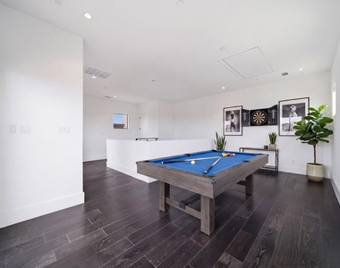 327 E 2nd Street - Photo Thumbnail 37