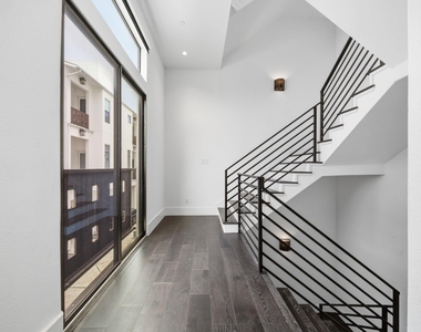 327 E 2nd Street - Photo Thumbnail 12