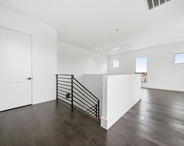 327 E 2nd Street - Photo Thumbnail 35