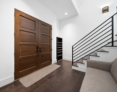 327 E 2nd Street - Photo Thumbnail 4