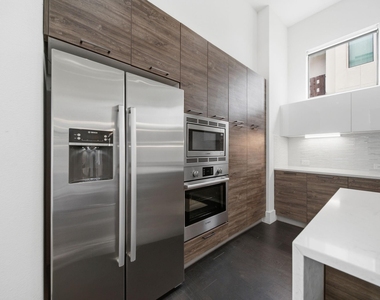 327 E 2nd Street - Photo Thumbnail 17