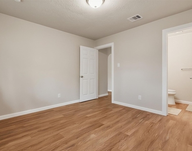 4767 Beechaven St - Photo Thumbnail 8