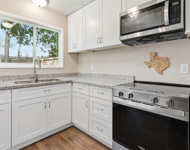 4767 Beechaven St - Photo Thumbnail 9