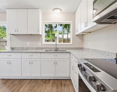 4767 Beechaven St - Photo Thumbnail 10