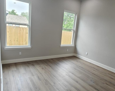 504 Center Street - Photo Thumbnail 10