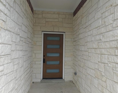 504 Center Street - Photo Thumbnail 1
