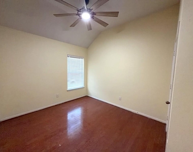 20007 Brackenton Crest Court - Photo Thumbnail 15
