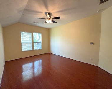 20007 Brackenton Crest Court - Photo Thumbnail 7
