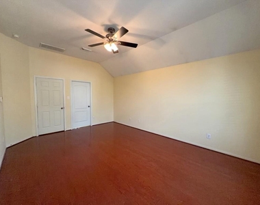 20007 Brackenton Crest Court - Photo Thumbnail 14