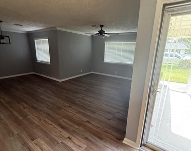 5218 Cortelyou Lane - Photo Thumbnail 3