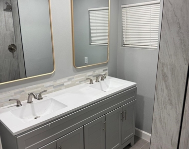 5218 Cortelyou Lane - Photo Thumbnail 13