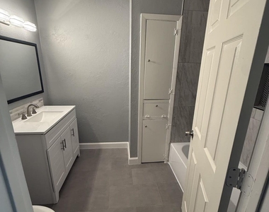 5218 Cortelyou Lane - Photo Thumbnail 10