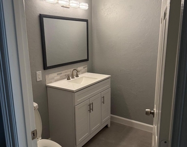 5218 Cortelyou Lane - Photo Thumbnail 12