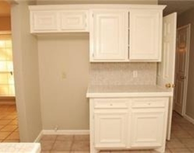 553 Roanoke St Drive - Photo Thumbnail 5