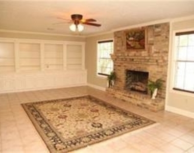 553 Roanoke St Drive - Photo Thumbnail 2