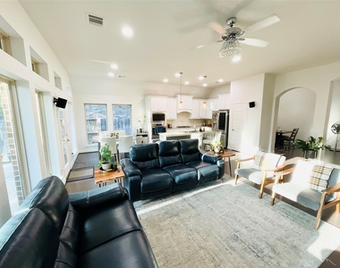 2507 Elmwood Trail - Photo Thumbnail 20