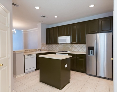 7907 Glenn Cliff Drive - Photo Thumbnail 3