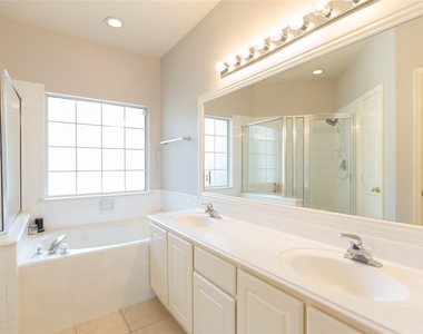 7907 Glenn Cliff Drive - Photo Thumbnail 12