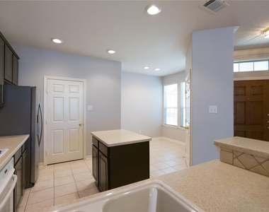 7907 Glenn Cliff Drive - Photo Thumbnail 5
