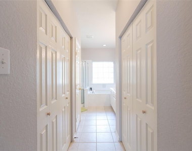 7907 Glenn Cliff Drive - Photo Thumbnail 11