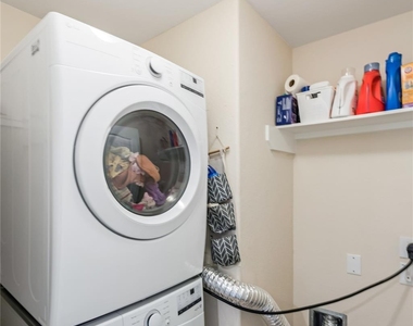 512 Forest Village Circle - Photo Thumbnail 24