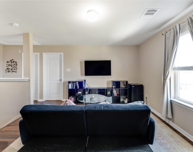 512 Forest Village Circle - Photo Thumbnail 19