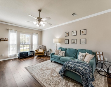 512 Forest Village Circle - Photo Thumbnail 6