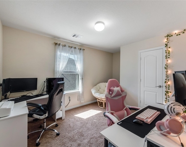 512 Forest Village Circle - Photo Thumbnail 25