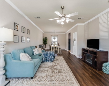 512 Forest Village Circle - Photo Thumbnail 2
