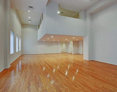 914 Main St Street - Photo Thumbnail 1