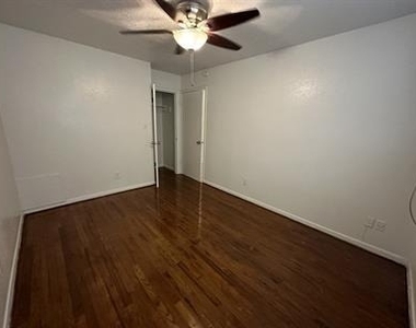 4921 Crawford Street - Photo Thumbnail 18