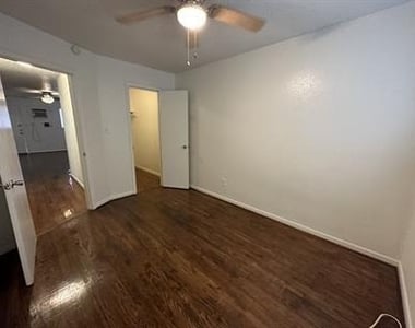 4921 Crawford Street - Photo Thumbnail 1