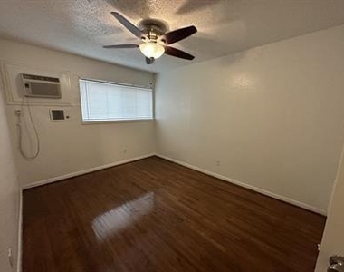 4921 Crawford Street - Photo Thumbnail 6