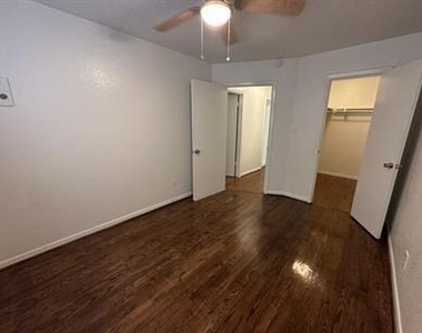 4921 Crawford Street - Photo Thumbnail 2
