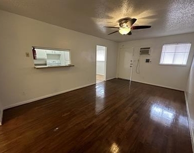 4921 Crawford Street - Photo Thumbnail 7