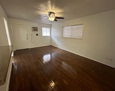 4921 Crawford Street - Photo Thumbnail 2