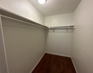 4921 Crawford Street - Photo Thumbnail 12