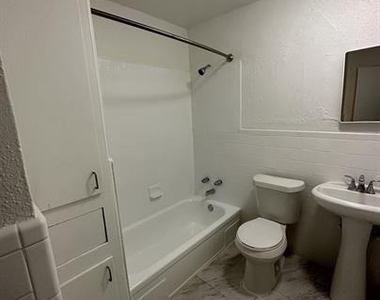 4921 Crawford Street - Photo Thumbnail 15