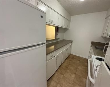 4921 Crawford Street - Photo Thumbnail 13