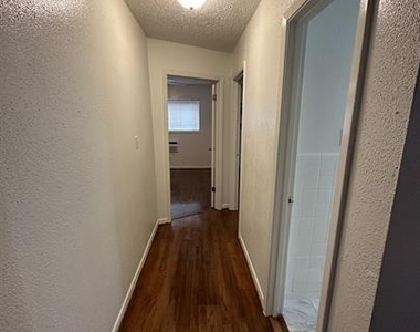 4921 Crawford Street - Photo Thumbnail 11