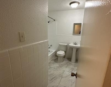 4921 Crawford Street - Photo Thumbnail 8