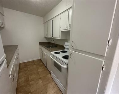 4921 Crawford Street - Photo Thumbnail 16