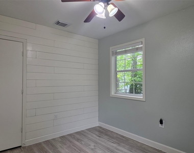 209 Franlee Street - Photo Thumbnail 9