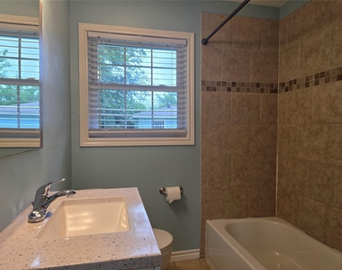 209 Franlee Street - Photo Thumbnail 7