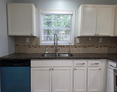 209 Franlee Street - Photo Thumbnail 5
