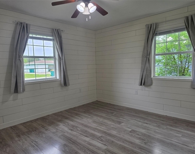 209 Franlee Street - Photo Thumbnail 10