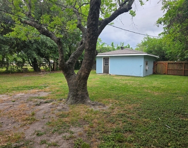 209 Franlee Street - Photo Thumbnail 12